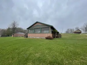 Lake Facing 3 bedroom Cabin near amazing UP destinations