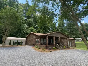 Recently Renovated Home w/private boathouse on main channel of Lake Guntersville
