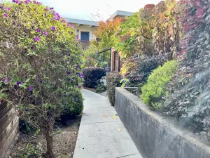 Peaceful Garden Escape in Convenient Location 1/1