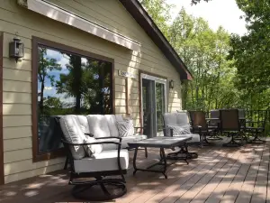 Chic Lakeside Oasis - Relax with on River Fed Lake Located Just Outside of Luck!
