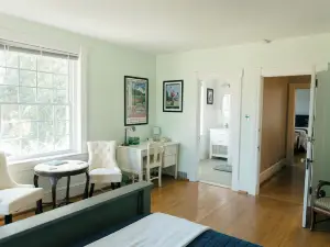 The Carriage House Inn Bed and Breakfast