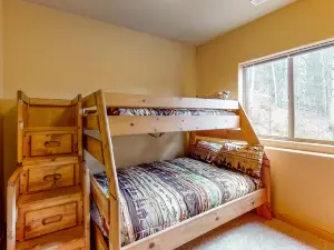 Classic Mountain Home w/ Stunning Views, WiFi, Private Hot Tub & Fireplace