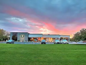 The Lux Hotel & Conference Center, Ascend Hotel Collection