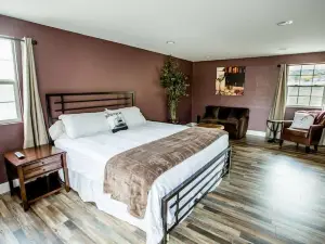 Wine Suite at Rellik House. Winery & Alpaca Farm