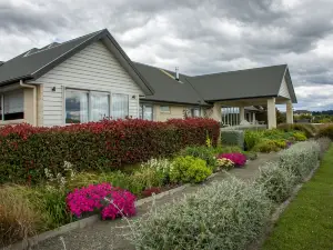 Ribbonwood Country House