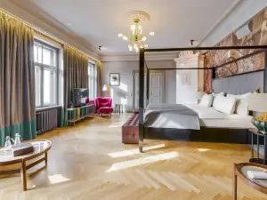 Grand Poet Hotel and Spa by Semarah