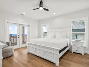 Pet Friendly Beach House - Sand Castle Hideaway by Panhandle Getaways