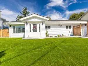 Spacious Family Home central to Squamish