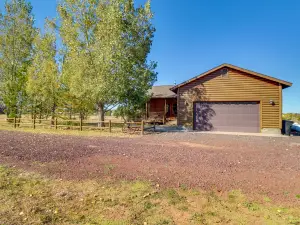 Pet-Friendly Show Low Cabin with 1-Acre Fenced Yard!