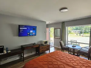 Arrowhead Inn by Baaman's