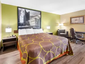 Super 8 by Wyndham Bellefontaine