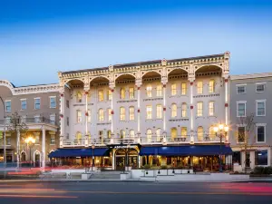 ザ アデルフィ ホテル