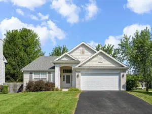 Modern Comfort Loves Park Stylish 3BR Getaway