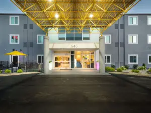 Studio Z, Ascend Hotel Collection