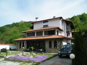 Family Hotel Chiflik Hills