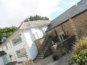Tregoninny Vineyard and Woodland Farmhouse