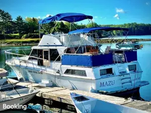 Maine Bed & Boat, Mazu