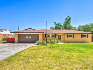 Woodward Home Near Crystal Beach Water Park!