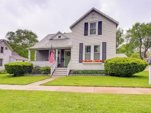 Lavish House w/ Patio - 2 Blocks to Green Lake!