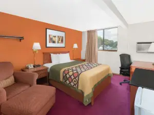 Super 8 by Wyndham Algona