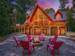Trillium Point Lodge, Stunning 7 bedroom in Logan. Centrally located. Sleeps 15