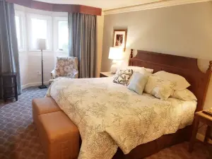 Water-view in Kingsmill, 10 minutes to Busch Gardens & Colonial Williamsburg!