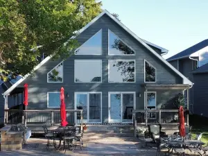 The Lakehouse at Johnson Lake - a beautiful getaway anytime of the year!
