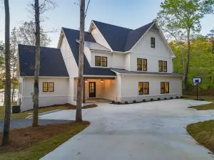 Emerald Cove at Smith Lake: 7BR house, sleeps 18+, beautiful channel views!
