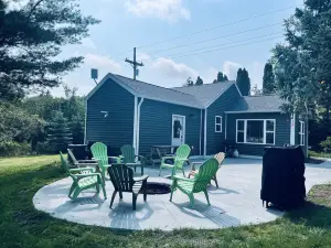 Paradise ,  Privacy , Public Beach access , Lexington , Close to Downtown,
