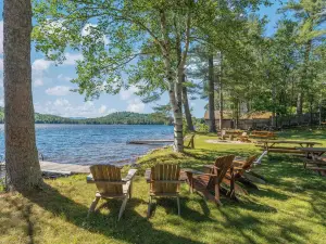 Lakefront, Near Sunday River, Steam Rm, Firepit, HUGE Kitchen, LG Fireplace