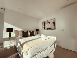 Cozy Retreat Central Box Hill the Place to Stay