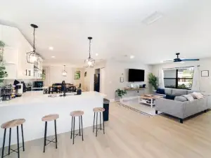 New 6Min to 3 Sister Springs, Spacious, Fun with Game Room