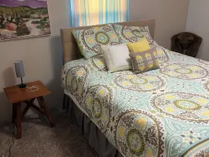 Cozy Home Close to Weston, Nascar, Royals, 30 Min to Kansas City, 10 Min to KCI