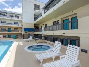 Beach Paradise - Perfect Ocean Views with Pool & Sauna & Breakfast!