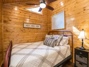 WiFi & Waterfront - Small Family Cabin - Creeksong - Red River Gorge, Kentucky!