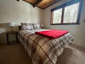 Rendezvous Cabin ~ A/C & Ensuite Sauna & More!