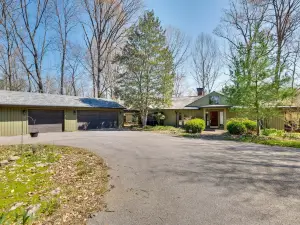Spacious Prospect Cottage w/ Deck & Scenic Views