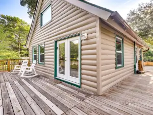 Multi-Level Bonneau Cabin: Walk to Lake!
