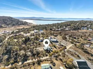 Bull Tavern Cabin Cozy Lakeside Escape in Miena Tasmania