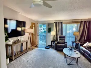 3-bedroom townhome in Fort Morgan with AC, WiFi