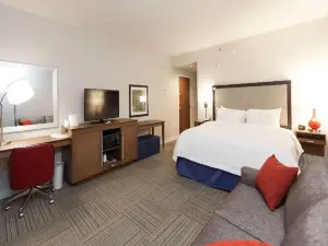 Hampton Inn Emerson LakePoint