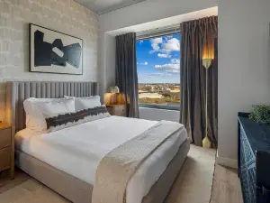 Stylish 1BR in Assembly Square | Pool, Gym & Views