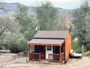 Off-Grid 1-Bed Cabin in Yokuts Valley