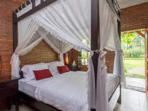 Harny's Garden Villa