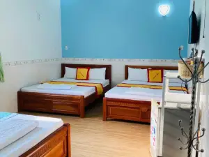 Truc Nguyen - Vinh Hy Homestay