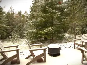 Brand NEW Cabin in the Pines w Private Lake