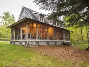 Madeline Island Cottage Overlooking Apostle Islands