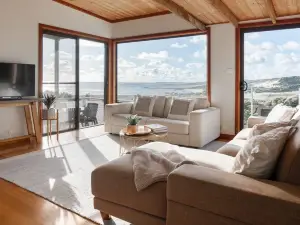 Buttons By The Beach (beach house on King Island)