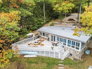 Magic Lakehouse, Waterfront, Private Beach and Dock