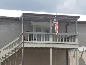 Downtown Tell City Upstairs Rental 2 Bed 2 Bath Wifi 30 minutes to Holiday World